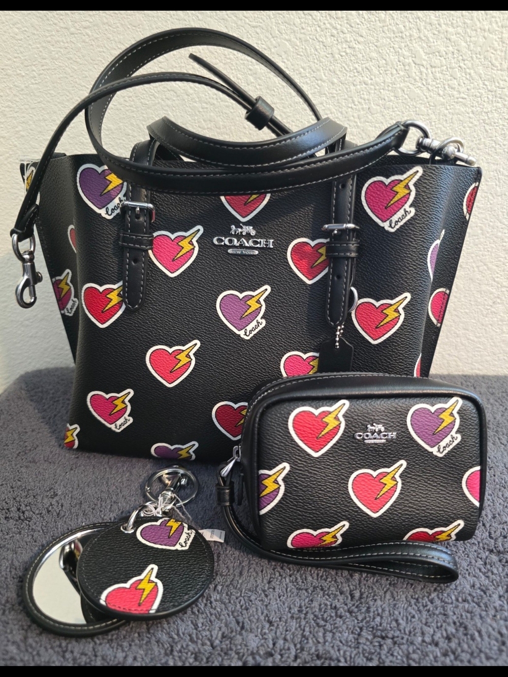 NWT COACH CW435 Heart Bolt Mollie 25 Bag w/NWT Matching Pouch and Round Mirror
